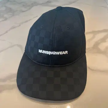 MUNSINGWEAR 체크 무늬 블랙 캡