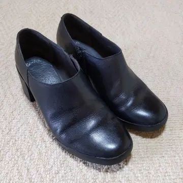 캠퍼 블랙 컬러 가죽 사이드 지퍼 부티 사이즈 39