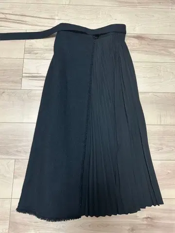 uncrave 블랙 플리츠 스커트 00