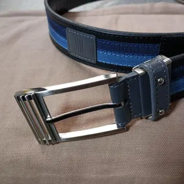 파란색과 스카이블루와 블랙 컬러 스트라이프 벨트
