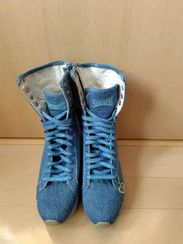 스케쳐스 데님 블루 하이컷 웨지 스니커즈