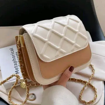 퀼팅 디자인 숄더백 와플 캐주얼 엘레강트 화이트
