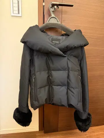 엠프리미어 블랙 숏 컬러 다운 퍼 34