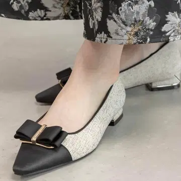 리본 포함 아이보리 콤비 펌프스 25.5cm