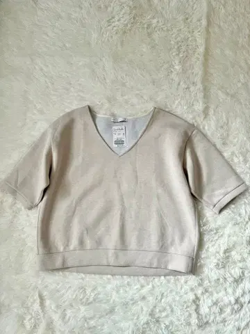 새상품 NOBLE 스펀지 크로스 V넥 맨투맨 베이지