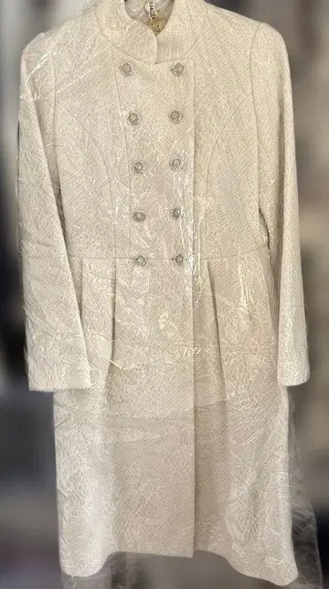 Lois Crayon 화이트 코트 크리스마스 컬러