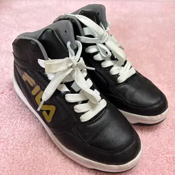 FILA 블랙 하이컷 스니커즈