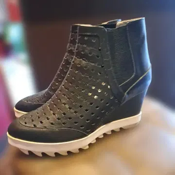 츠모리치사토 펀칭 웨지힐 통굽 부츠