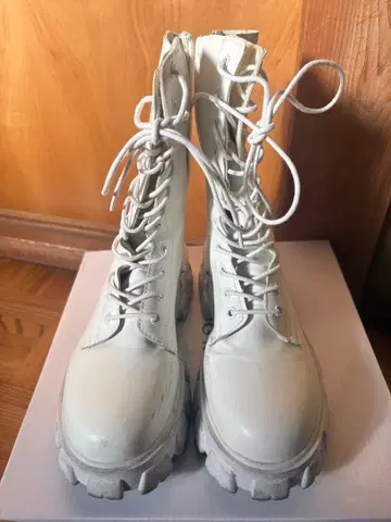 화이트 하이컷 부츠 통굽