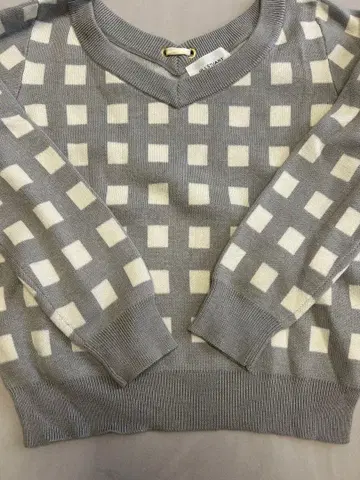 질 스튜어트 그레이 체크 무늬 뒷 리본 니트