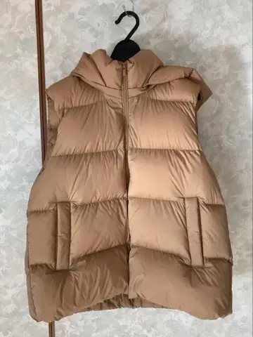 새상품급 UNIQLO 유니클로 울트라 라이트 다운 볼륨 베스트 베이지