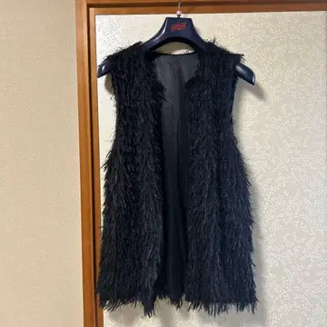 LUCA 퍼 느낌 프린지 블랙 베스트