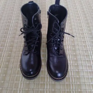 블랙 레이스업 부츠 사이드 지퍼 포함