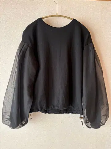 블랙 벌룬 슬리브 상의