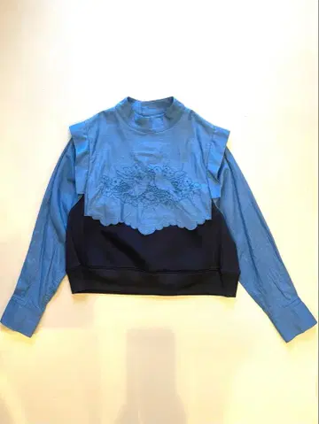 뮤베일 muveil 블루 작은 새 자수 블라우스 맨투맨