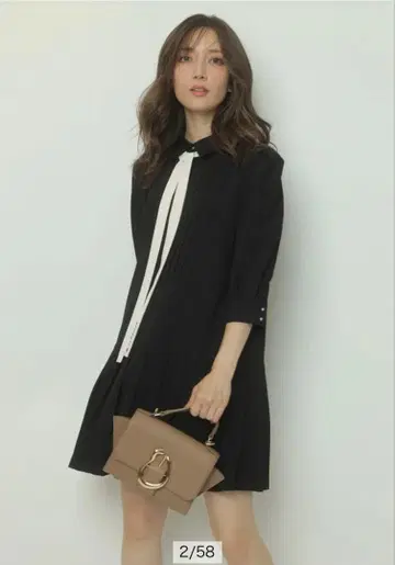 Apuweiser-riche 클레이사스 콜라보 보타이 플리츠 미니 원피스