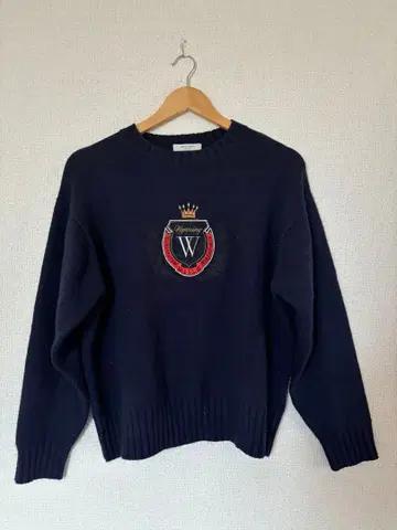 프릭스스토어 와펜 자수 니트 네이비