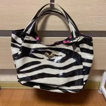 Think Bee! 싱크비 저스트 하트 에나멜 백