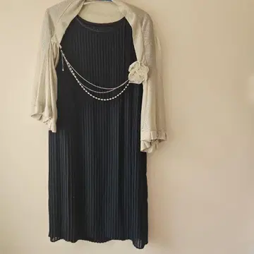 네이비 플리츠 슬리브리스 원피스