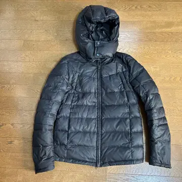 ATTACHMENT 후드 부착 블랙 다운 자켓