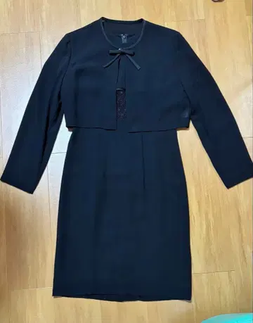 블랙 원피스 슈트 숏 자켓 포함