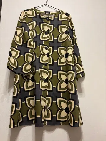 새상품 꽃무늬 올리브 그린 A라인 원피스 북유럽