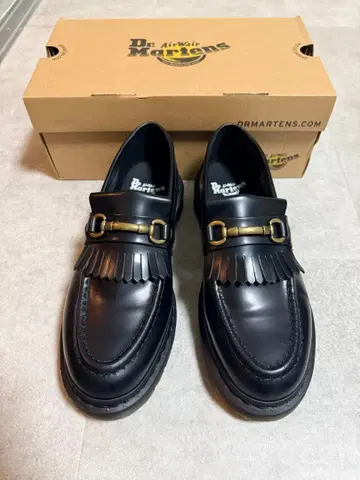 Dr. Martens Adrian Snaffle
