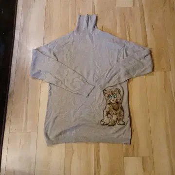 이타리야 레오파드 자수 그레이 긴팔 니트 스웨터