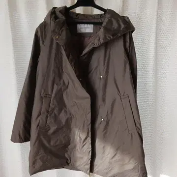 카키 후드 부착 다운 자켓