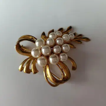 골드톤 펄 리프 브로치