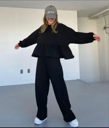 인기 완판템! cheri 블랙 프릴 셋업