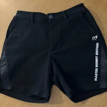 새상품급 MASTER BUNNY EDITION 블랙 숏팬츠