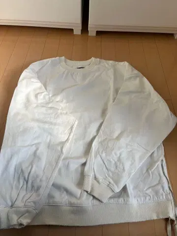 ZARA 화이트 긴팔 티셔츠 EUR L