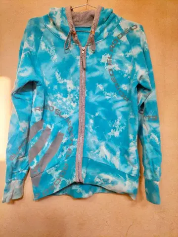 엘르 로데오 스카이블루 x 화이트 타이다이 후드티