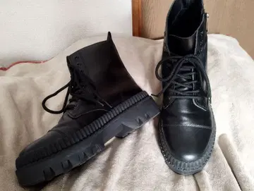 블랙 레이스업 부츠 통굽