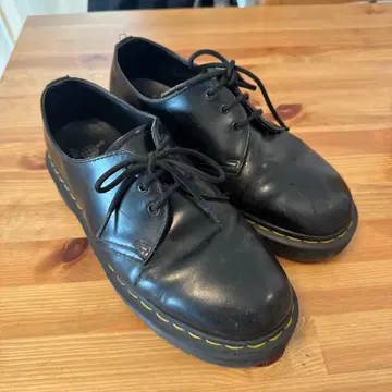 Dr. Martens 3홀 신발 1461 UK7