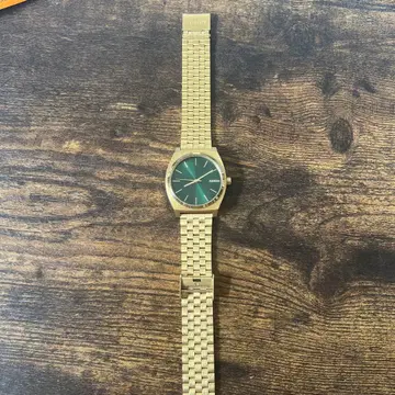 NIXON 더 타임 텔러 골드 손목시계