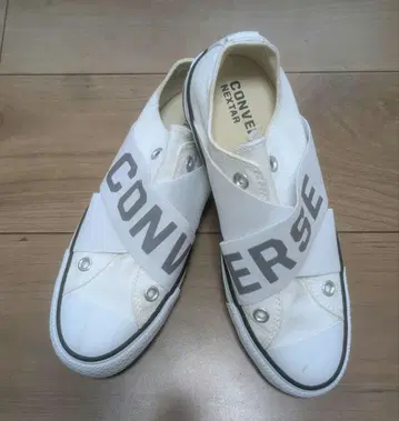 귀여운 디자인 CONVERSE 컨버스 화이트 스니커즈 얼룩 있음