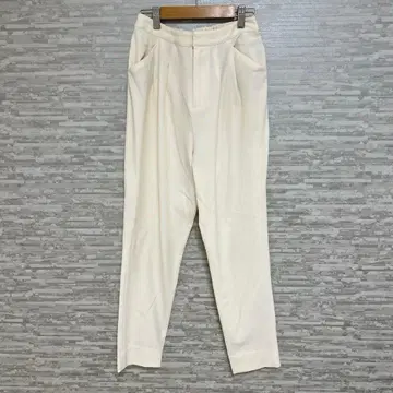 메이슨 그레이 아이보리 턱 테이퍼드 팬츠