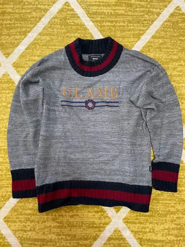 glamb 그레이 니트 스웨터 로고 자수