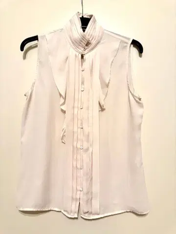 ZARA 프릴 장식 크림색 슬리브리스 블라우스