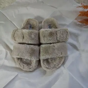 ZARA/인조 모피 샌들/36/베이지/복슬복슬