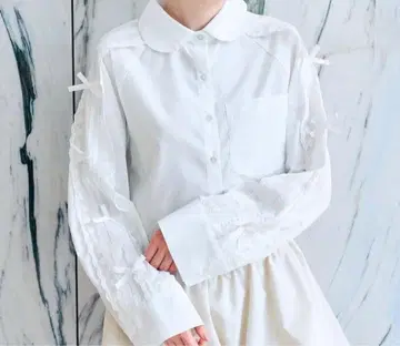 [ Lovilyn ] 레이스 라인 리본 셔츠 블라우스 화이트