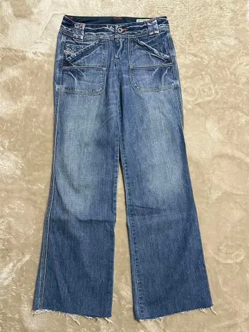 스터드 장식 부츠컷 데님