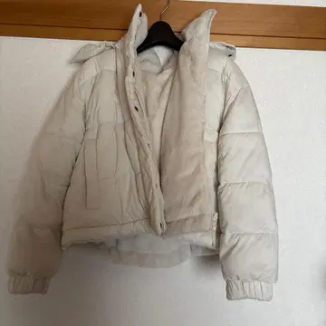 화이트 다운 자켓 플리스 안감