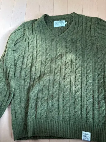AZUL 올리브 그린 V넥 스웨터 S 사이즈
