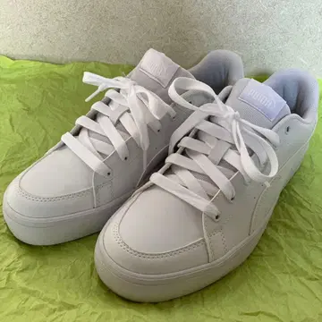 PUMA 화이트 스니커즈 24.5