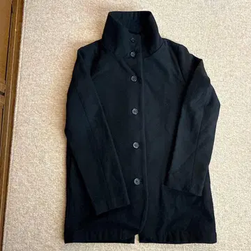 URBAN RESERCH 블랙 스탠드 카라 하프 코트