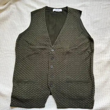 미사용 새상품 울 니트 베스트 올리브