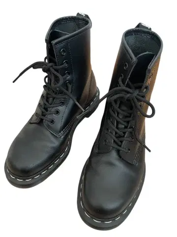 닥터마틴 24cm 화이트 스티치 부츠